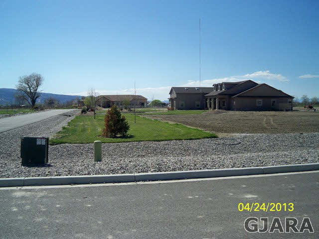 820 Mease Road Grand Junction, CO 81505 - Photo 4 of 7 a front view of a house with garden