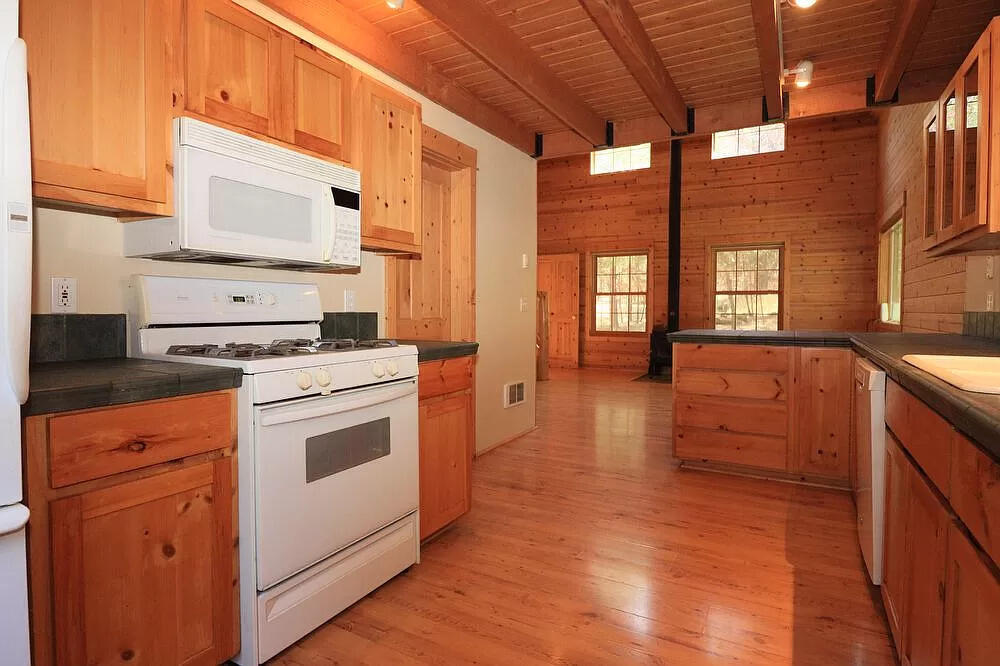 60448 Zuni Road Bend, OR 97702 - Photo 6 of 27 Kitchen and family room from corner of k
