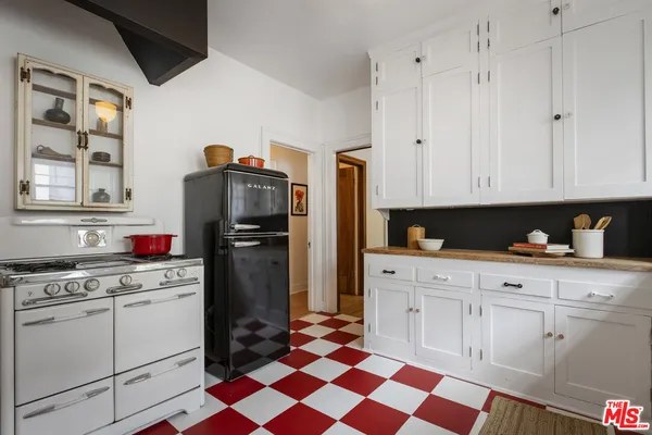 $4,097 | 4405 Clarissa Avenue, Los Angeles, CA 90027