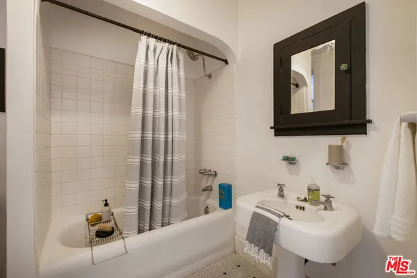 $4,097 | 4405 Clarissa Avenue, Los Angeles, CA 90027