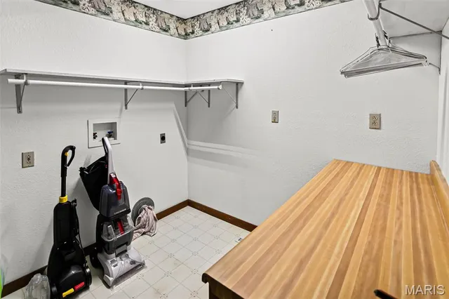 $169,000 | 23370 West County Road, Jerseyville, IL 62052