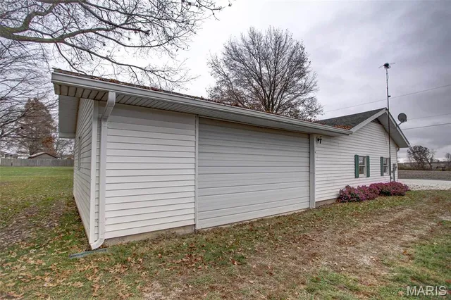 $169,000 | 23370 West County Road, Jerseyville, IL 62052