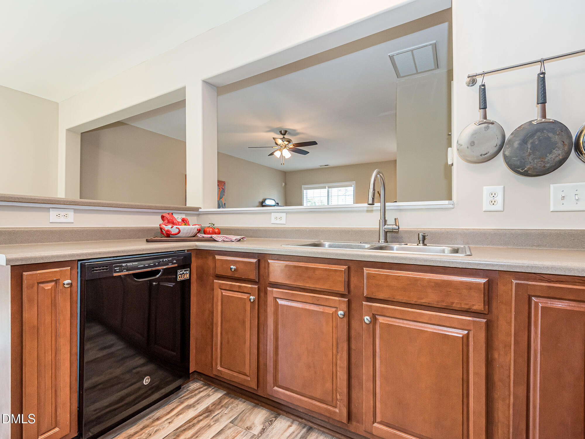 8320 Plano Court Raleigh, NC 27616 - Photo 14 of 37 InTrust_Realty_Lee_8320_Plano-4803