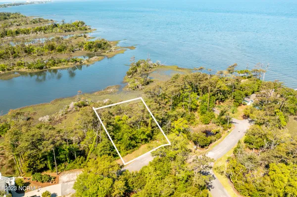 $400,000 | 4 West Court, Pine Knoll Shores, NC 28512