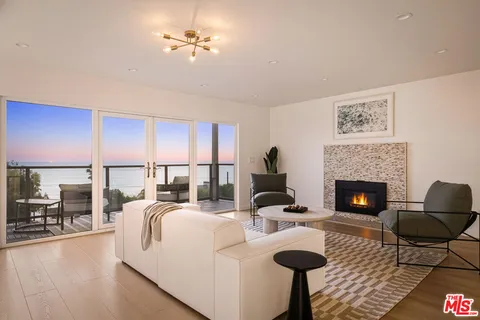 $1,699,000 | 2442 South Coast Highway, Unit 3, Laguna Beach, CA 92651