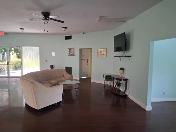 $185,000 | 2100 Springdale Boulevard, Palm Springs, FL 33461