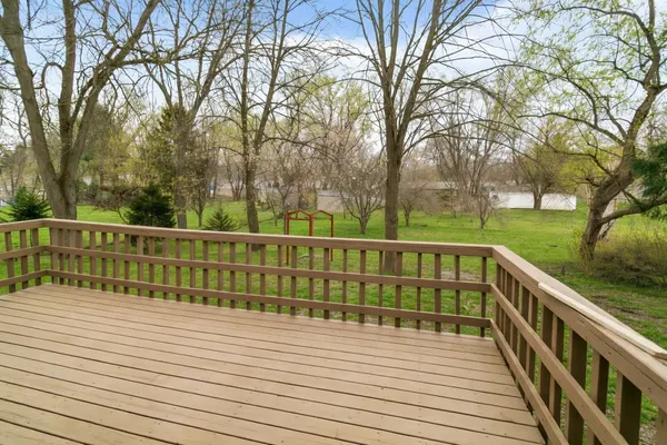 $376,700 | 4126 Wildwood Drive, Crystal Lake, IL 60014