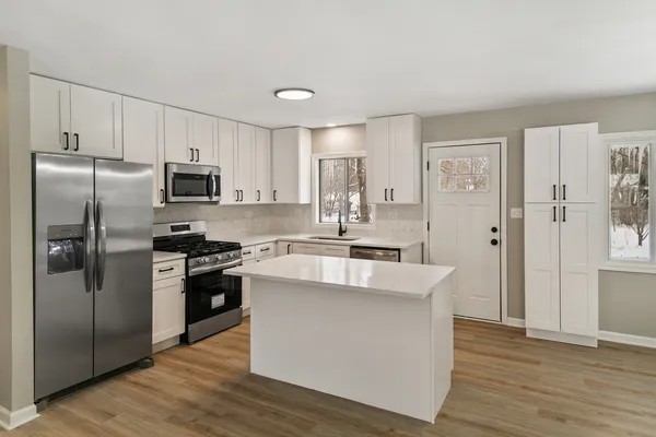 $376,700 | 4126 Wildwood Drive, Crystal Lake, IL 60014