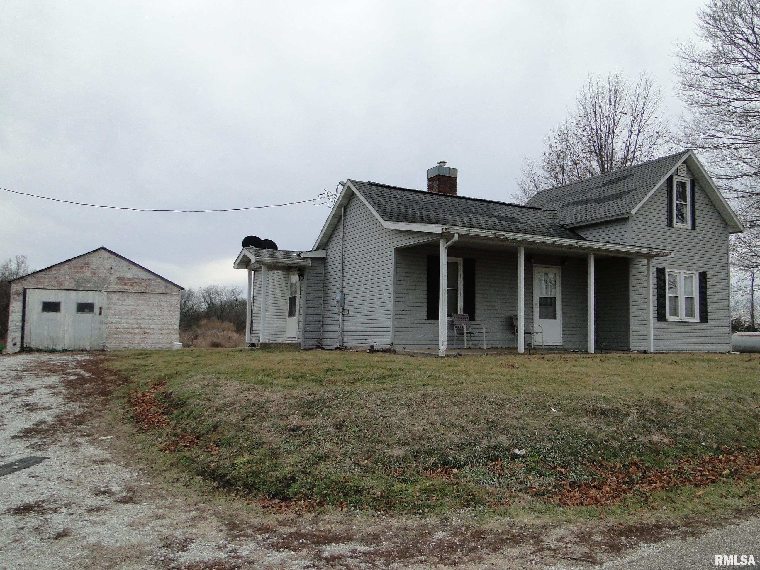 6721 East Quarter Road Ipava, IL 61441 - Photo 1 of 20