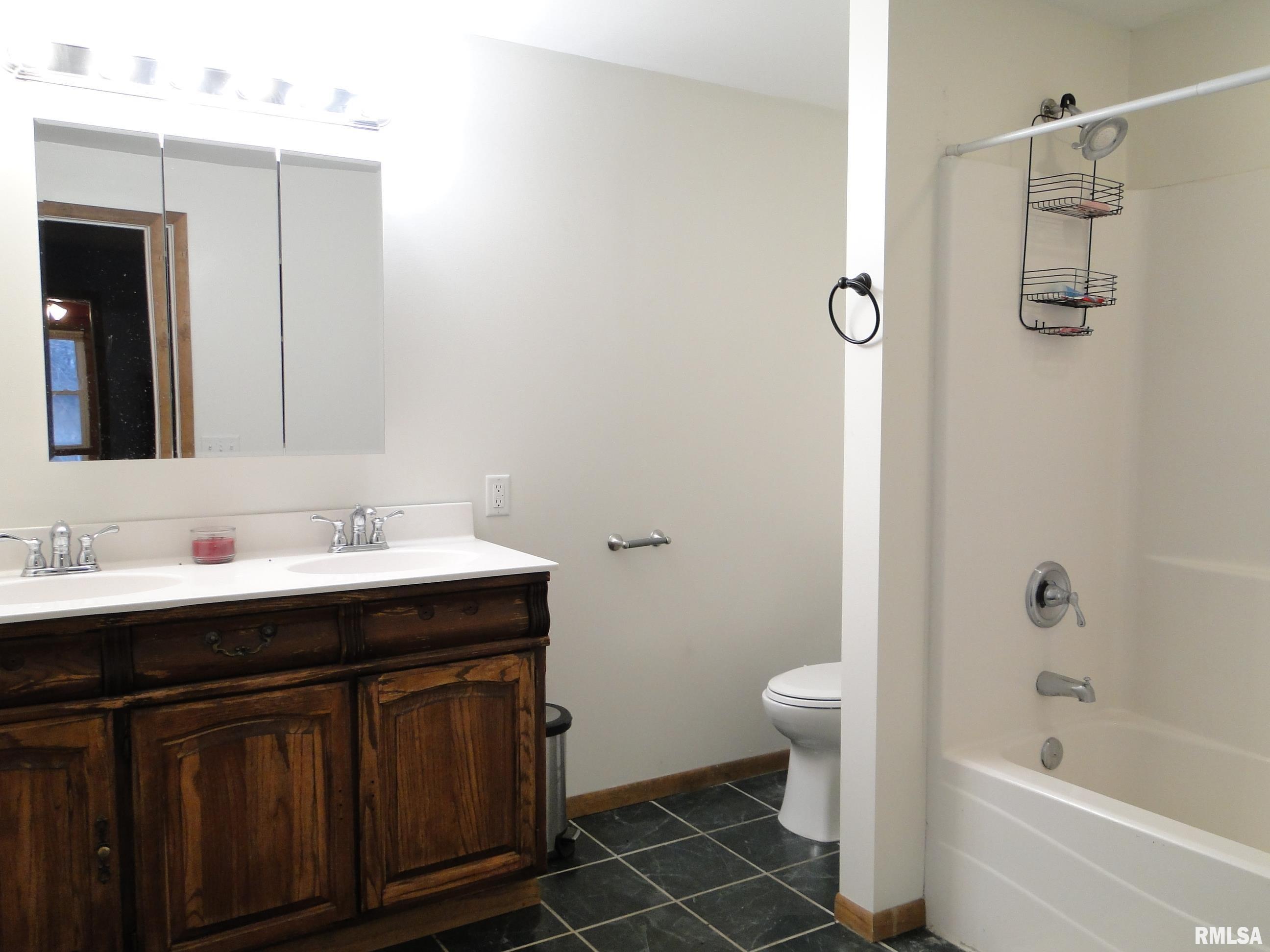 6721 East Quarter Road Ipava, IL 61441 - Photo 11 of 20