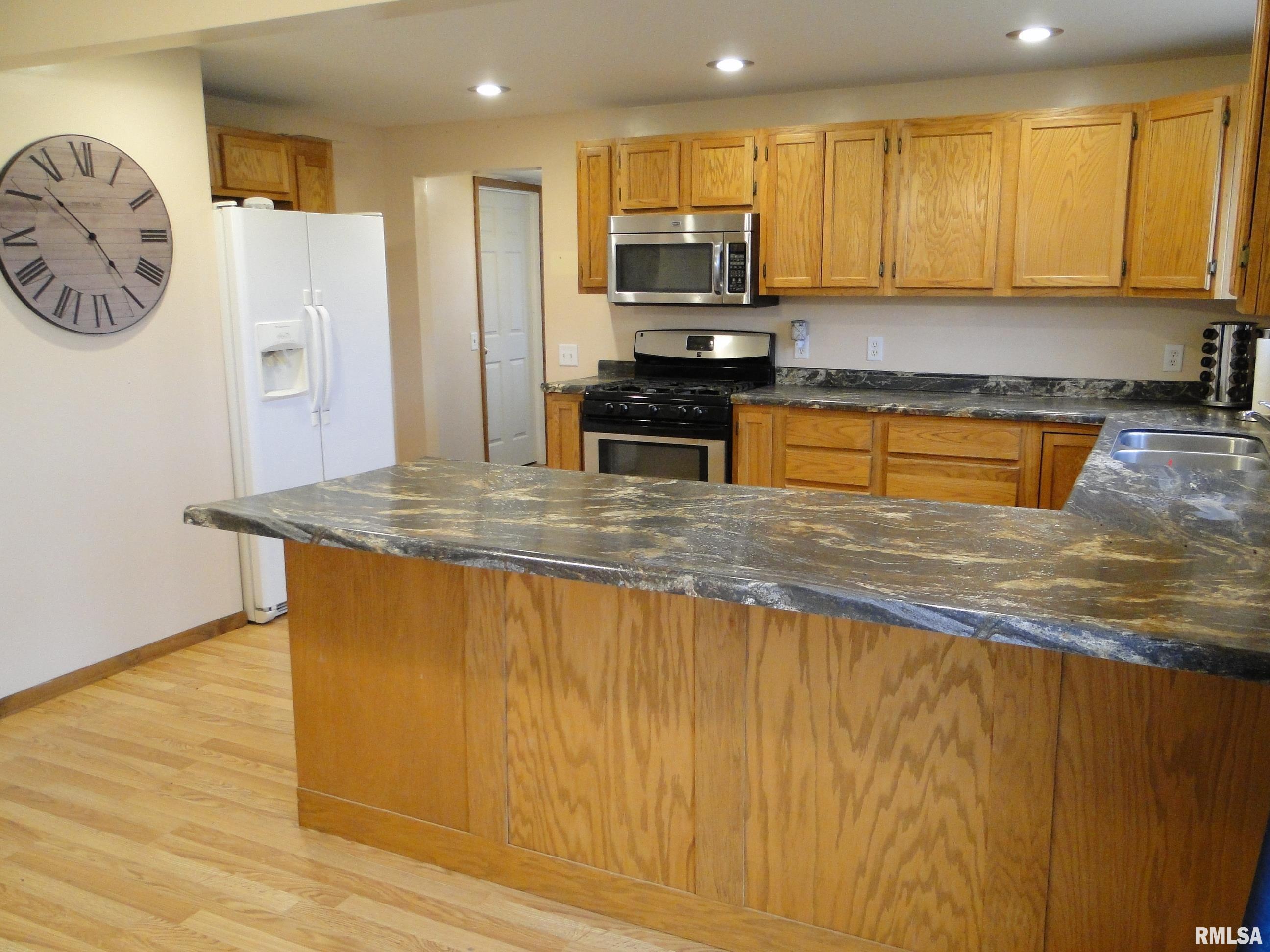 6721 East Quarter Road Ipava, IL 61441 - Photo 7 of 20