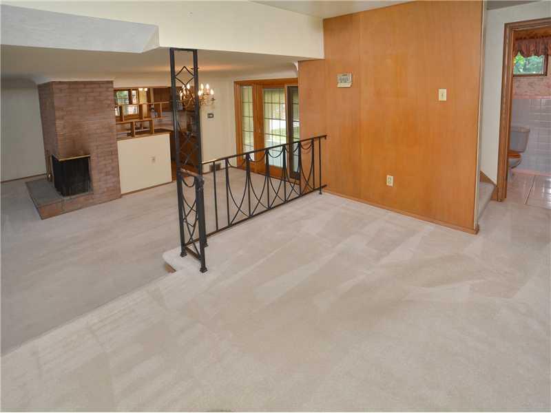 1210 Old Concord Road Monroeville, PA 15146 - Photo 12 of 22 Entry/Foyer.