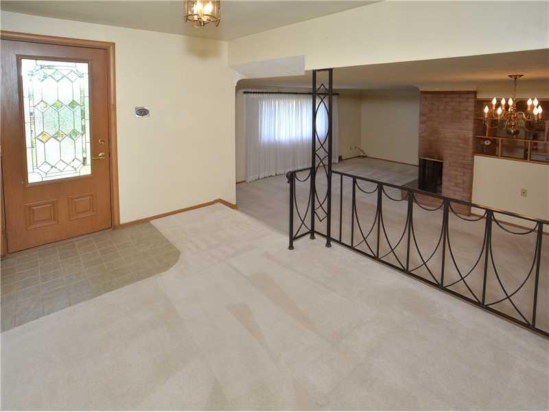1210 Old Concord Road Monroeville, PA 15146 - Photo 13 of 22 Entry/Foyer.