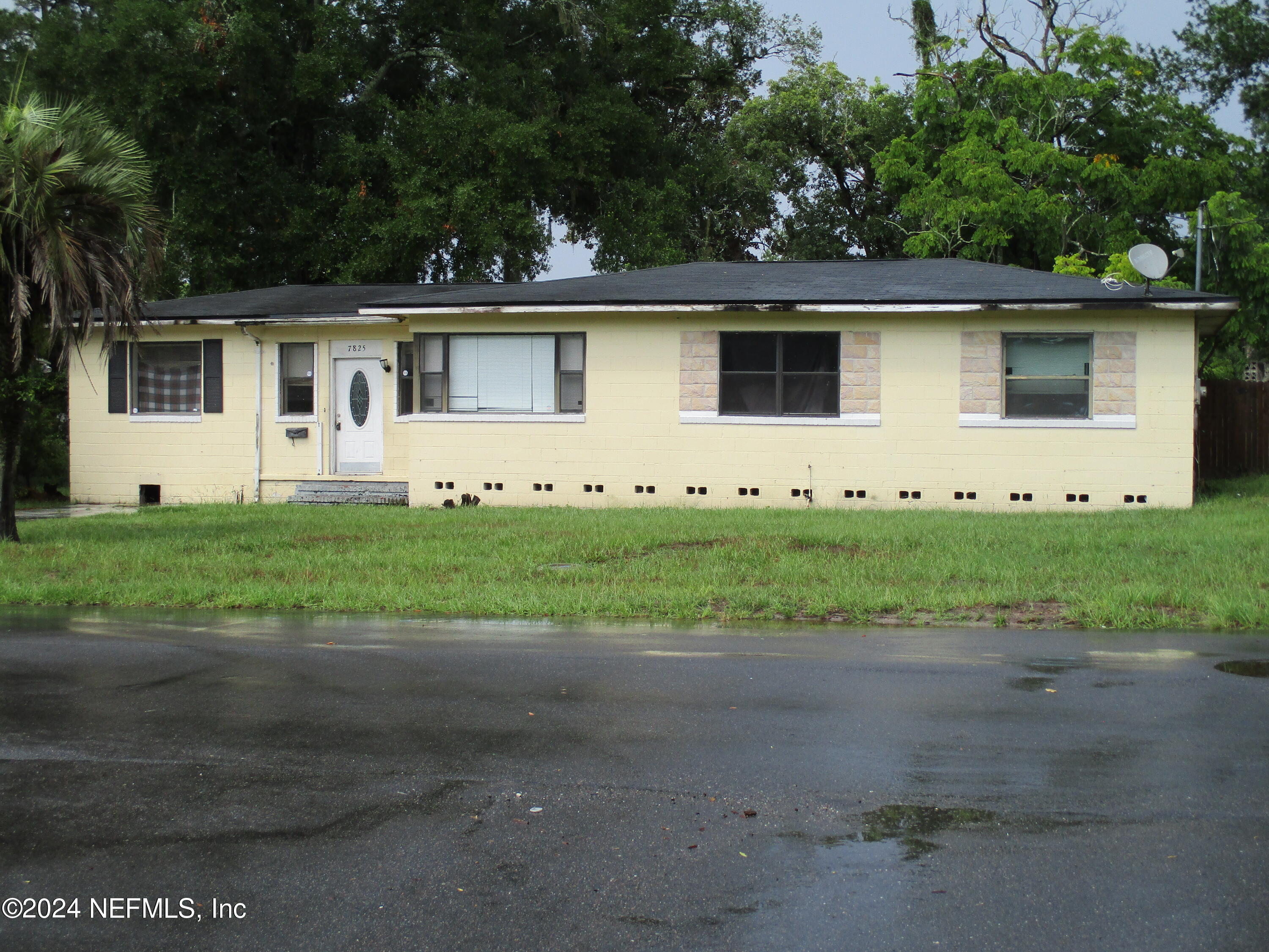 7825 Denham Road West Jacksonville, FL 32208 - Photo 2 of 14 IMG_1935