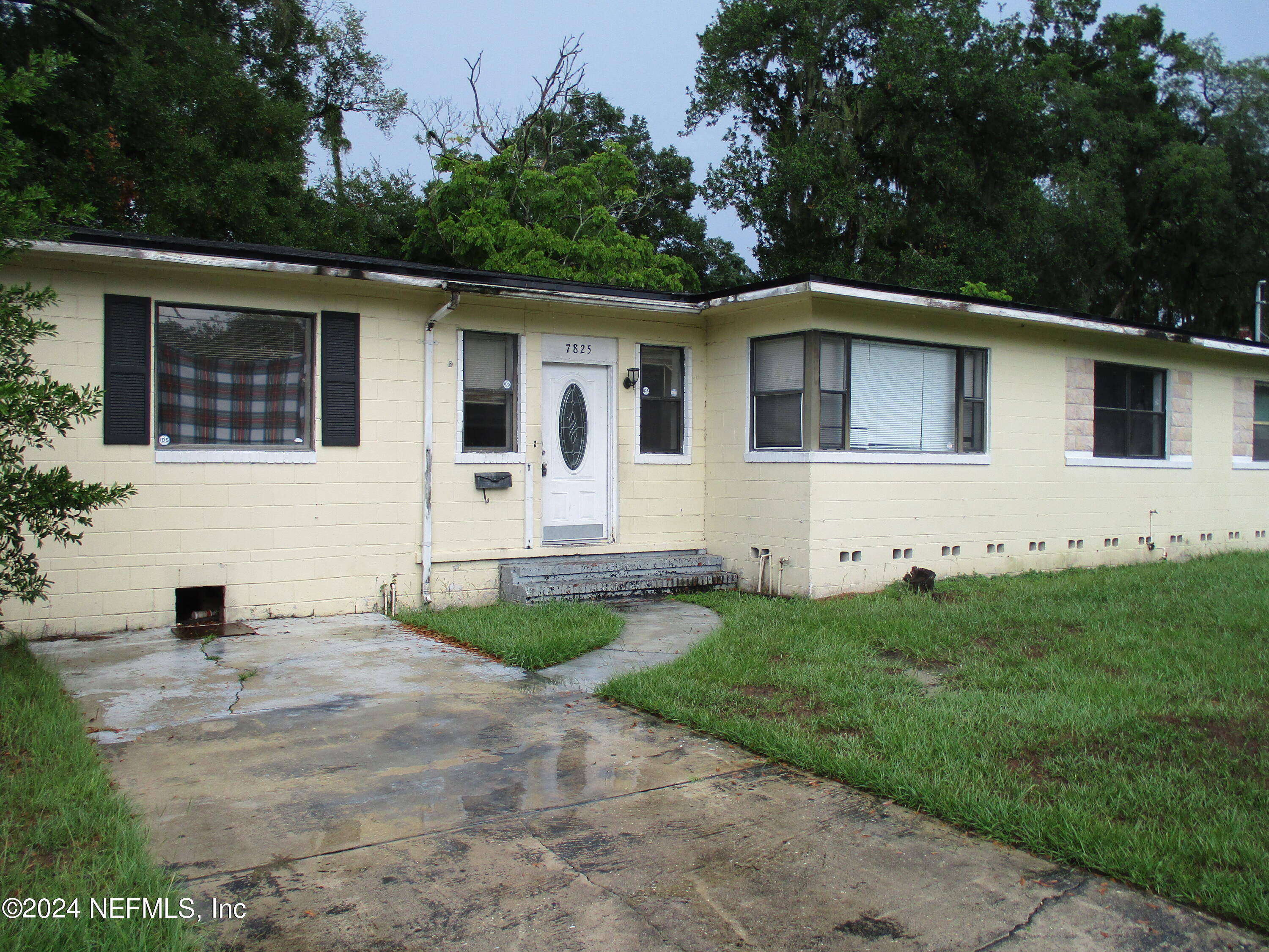 7825 Denham Road West Jacksonville, FL 32208 - Photo 3 of 14 IMG_1938