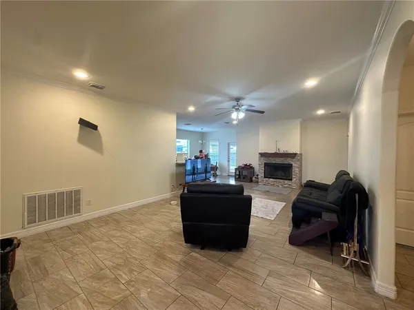 $2,300 | 1816 Chesapeake Bay Drive, Portland, TX 78374