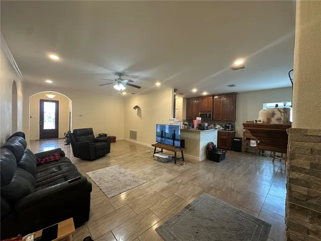 $2,300 | 1816 Chesapeake Bay Drive, Portland, TX 78374