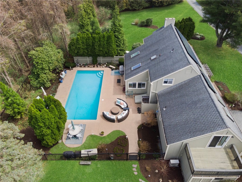 659 East Shore Road Jamestown, RI 02835 - Photo 4 of 45