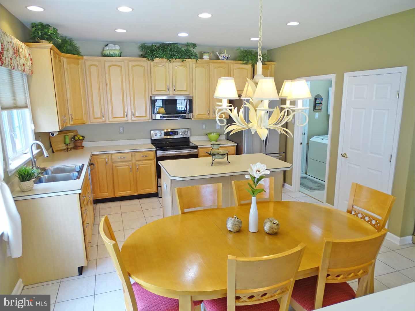 25 Bluebonnet Road Langhorne, PA 19047 - Photo 5 of 25 Kitchen