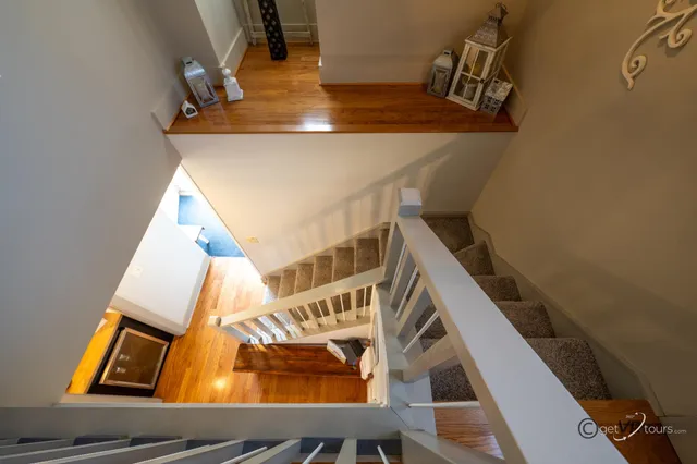 a view of entryway and kitchen