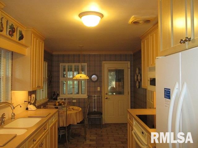 4227 North Wycliffe Road Peoria, IL 61614 - Photo 6 of 36 Gallery Image 6