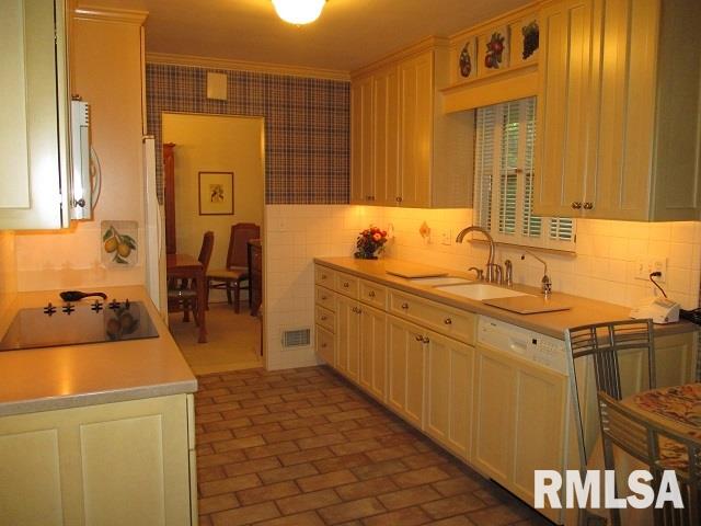4227 North Wycliffe Road Peoria, IL 61614 - Photo 7 of 36 Gallery Image 7