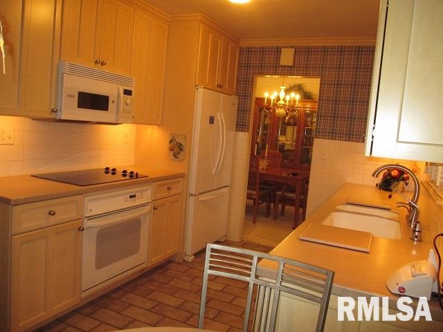 4227 North Wycliffe Road Peoria, IL 61614 - Photo 9 of 36 Gallery Image 9