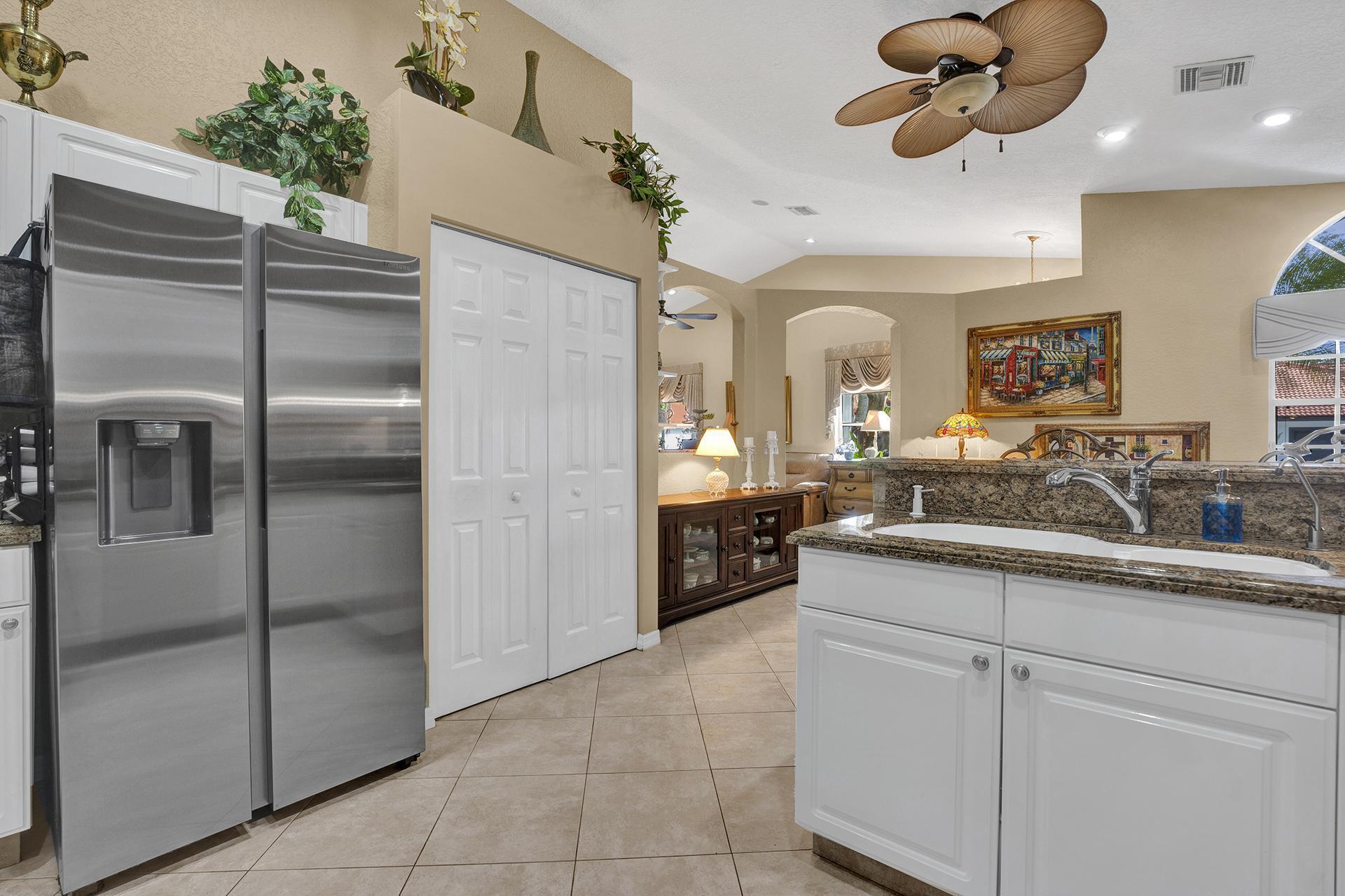 18444 Vía Di Regina Boca Raton, FL 33496 - Photo 21 of 56 KITCHEN