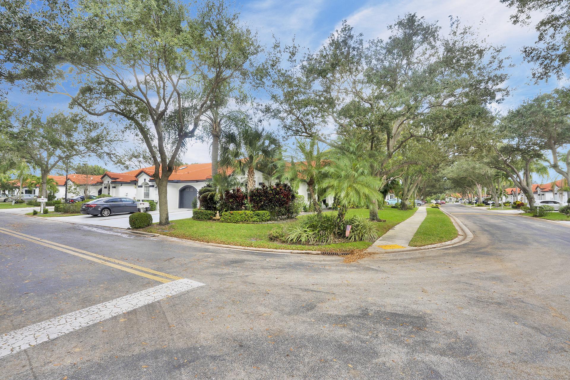 18444 Vía Di Regina Boca Raton, FL 33496 - Photo 3 of 56 BIG CORNER LOT