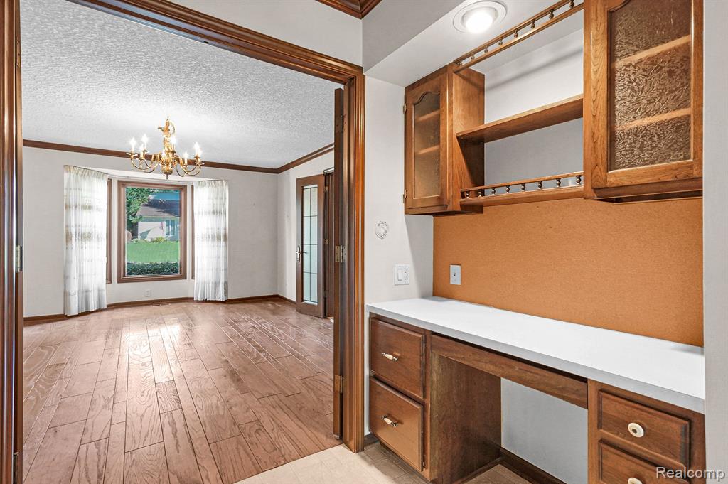 2455 Munster Road Rochester Hills, MI 48309 - Photo 7 of 36