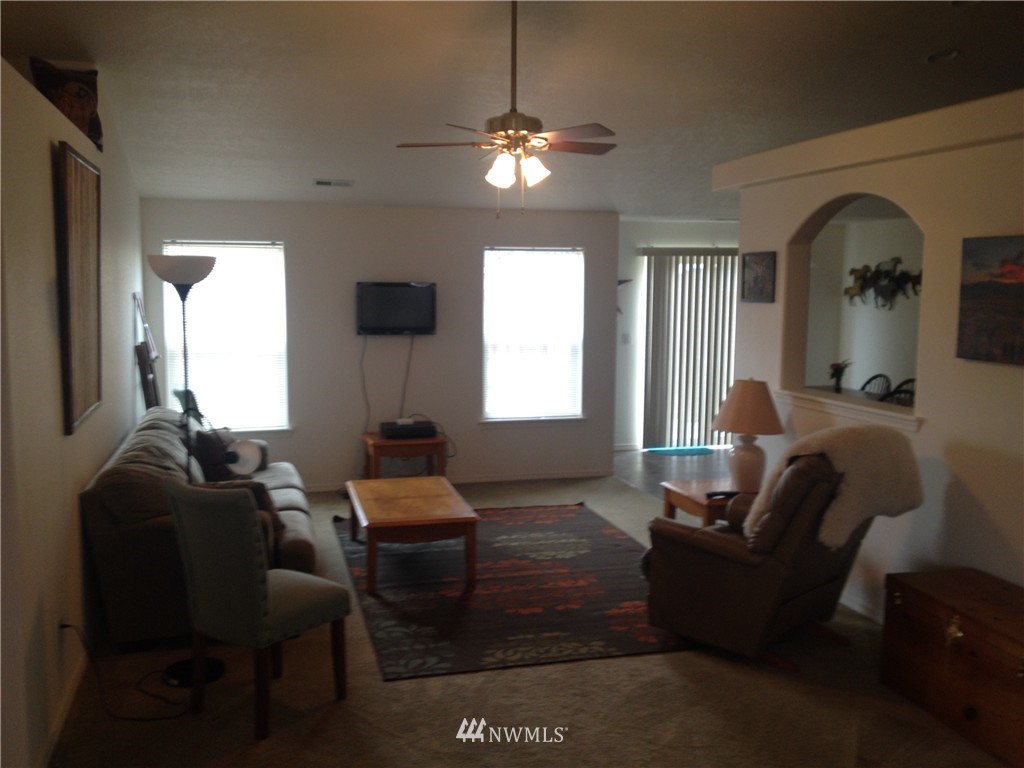 810 South Hamilton Road Moses Lake, WA 98837 - Photo 3 of 14 Gallery Image 3