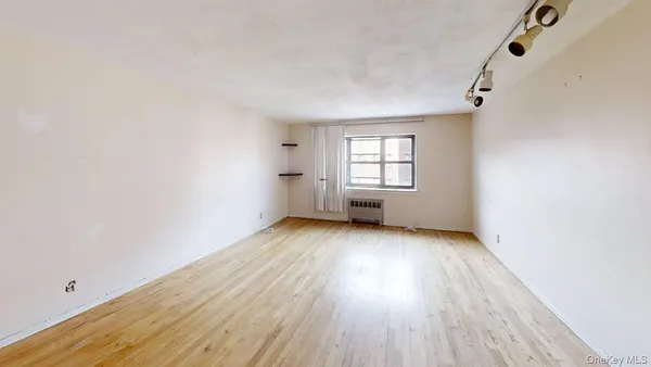 $100,000 | 30 Fleetwood Avenue, Unit 5J, Fleetwood, NY 10552