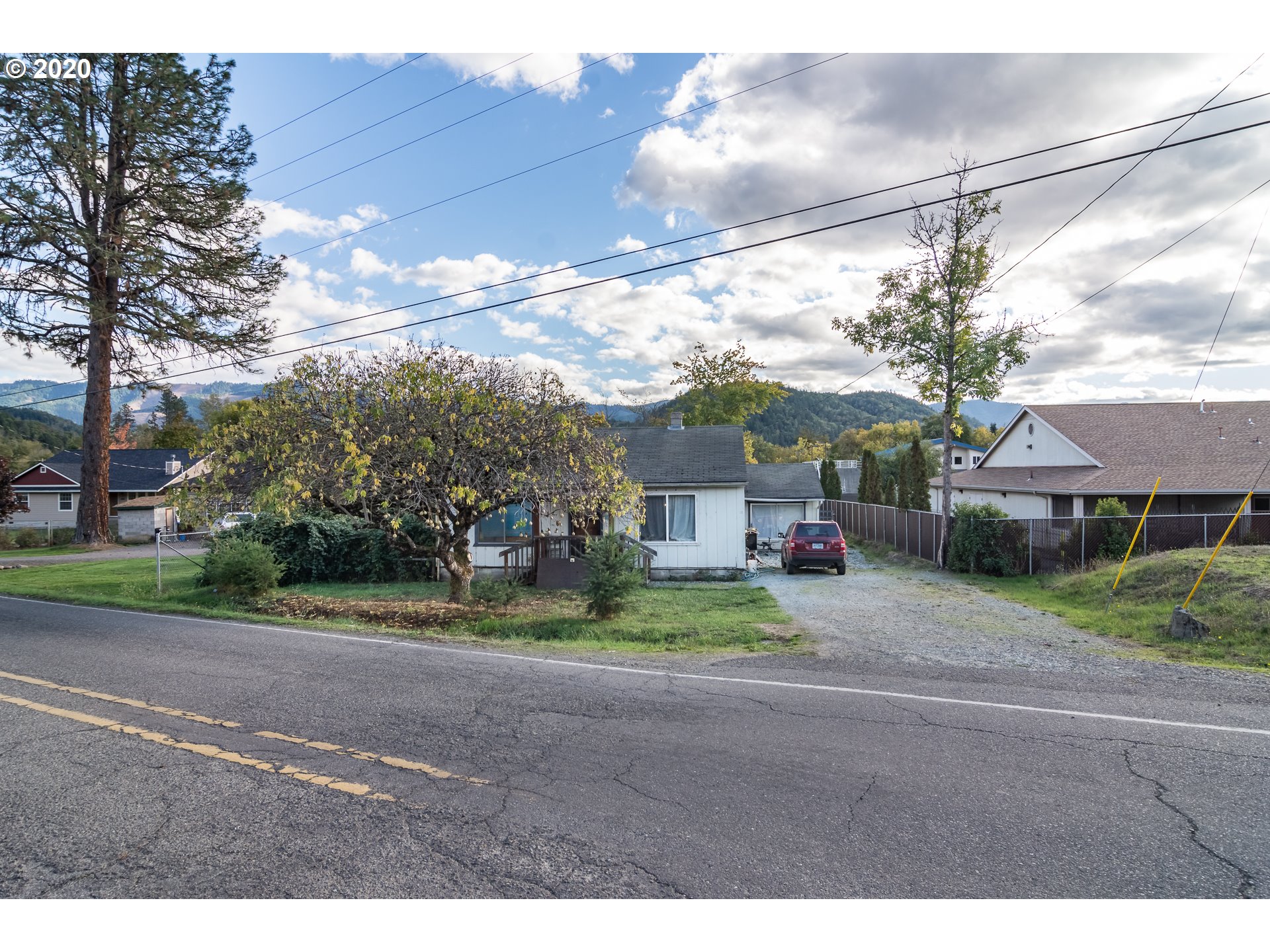 2746 Yokum Road Riddle, OR 97469 - Photo 2 of 24