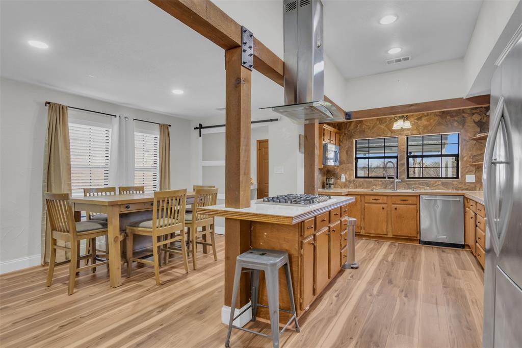 906 Griffith Avenue Terrell, TX 75160 - Photo 12 of 37 a kitchen with lots of counter top space