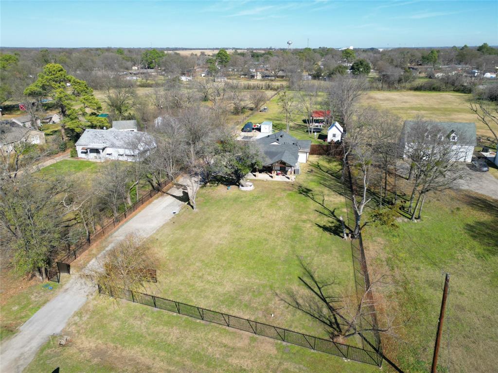 906 Griffith Avenue Terrell, TX 75160 - Photo 4 of 37 a view of city and mountain
