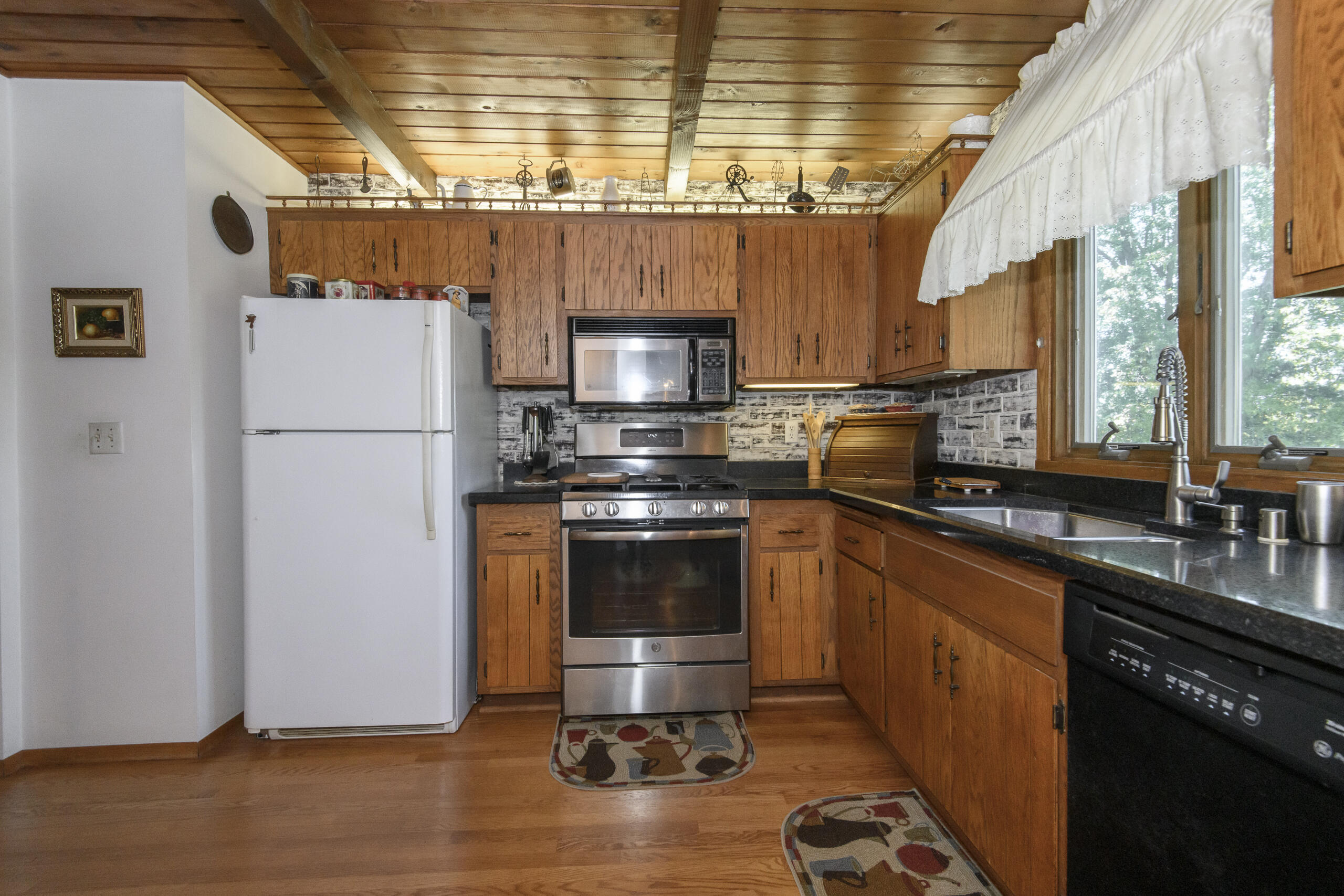 S78W31428 Sugden Road Mukwonago, WI 53149 - Photo 10 of 42 Kitchen