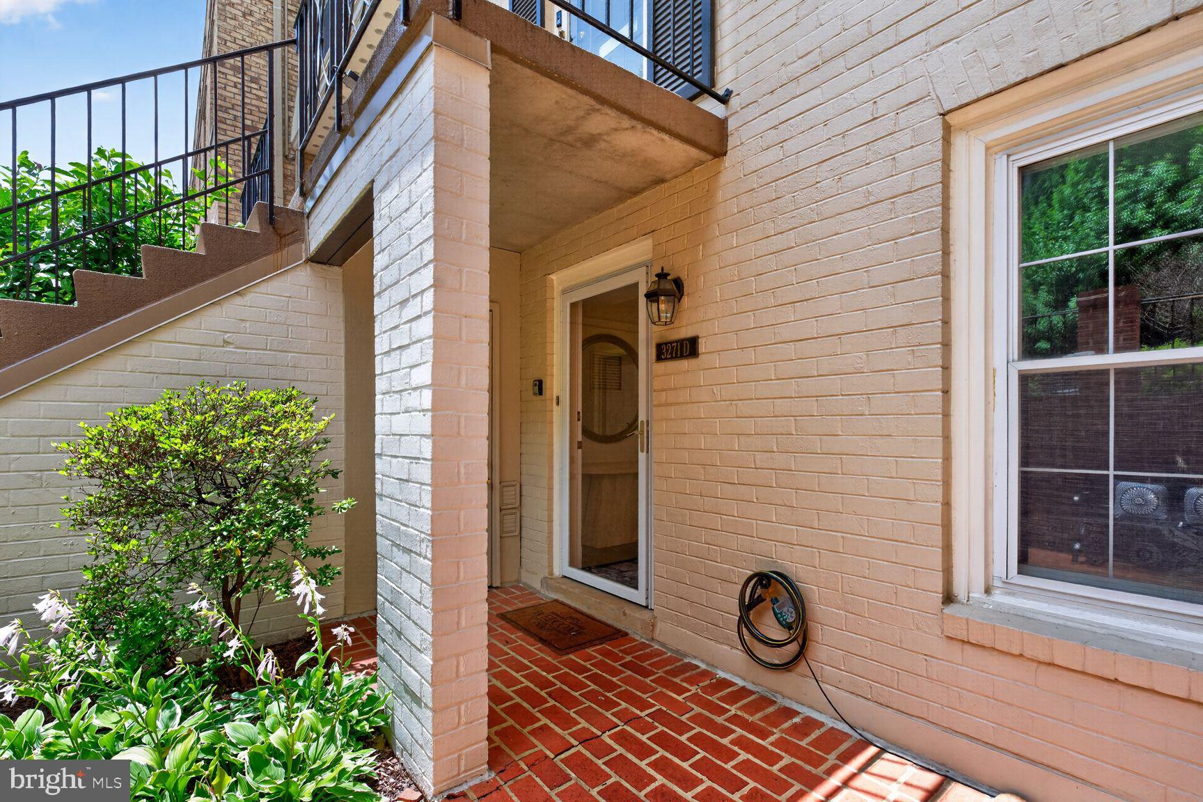 3271 Sutton Place Northwest, Unit D Washington, DC 20016 - Photo 2 of 28