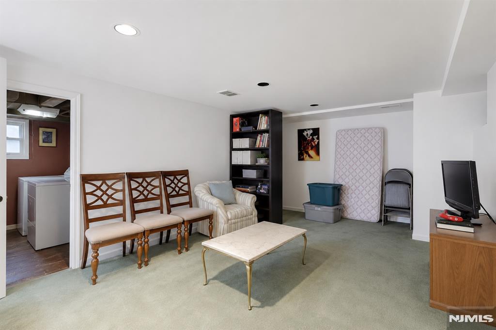 711 Rutland Avenue Teaneck, NJ 07666 - Photo 14 of 22