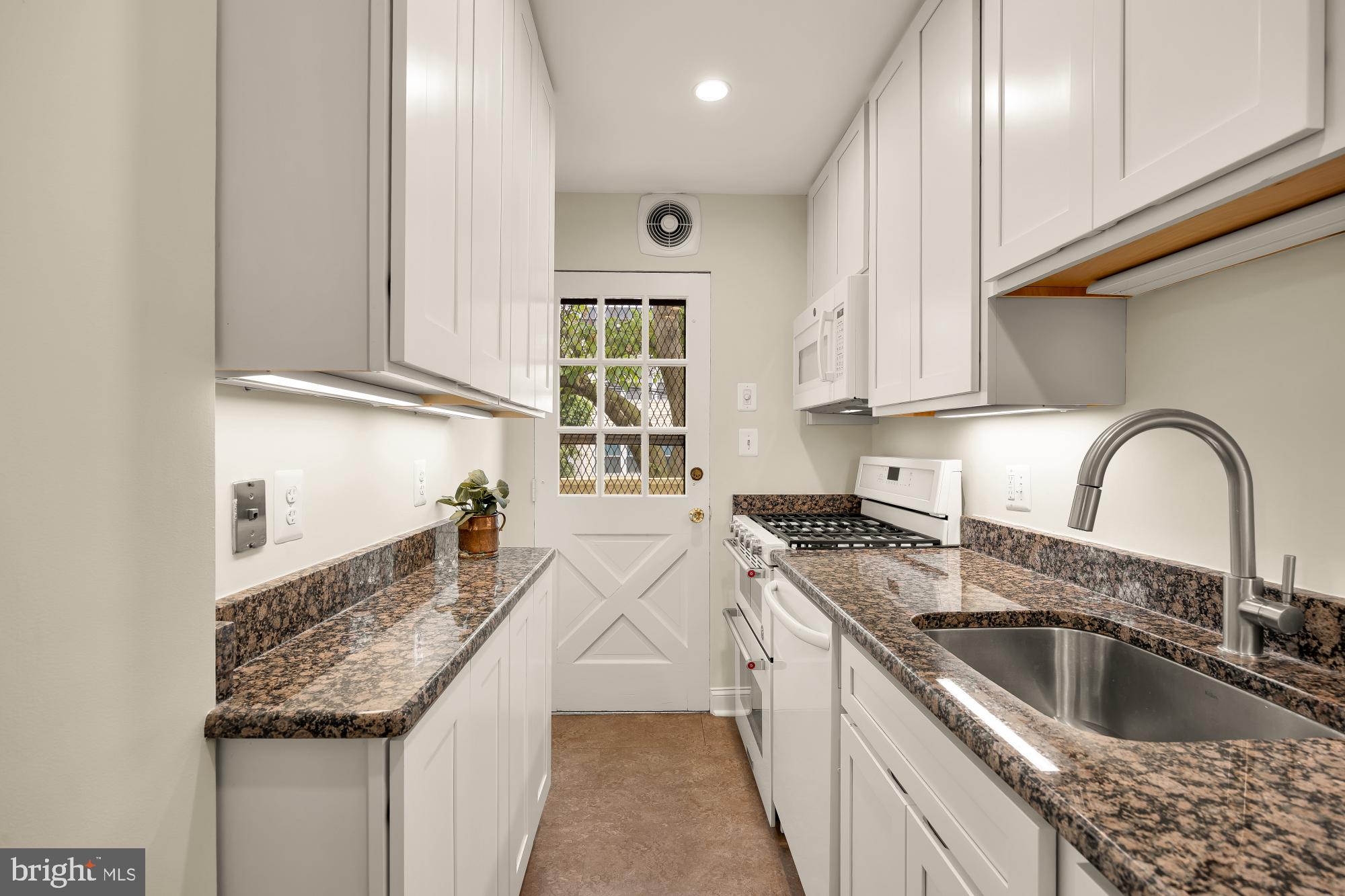 1343 Ives Place Southeast Washington, DC 20003 - Photo 11 of 29