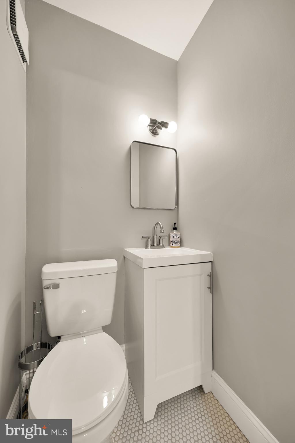 1343 Ives Place Southeast Washington, DC 20003 - Photo 15 of 29
