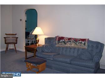 305 Crestview Road Lansdale, PA 19446 - Photo 3 of 10 Living Room