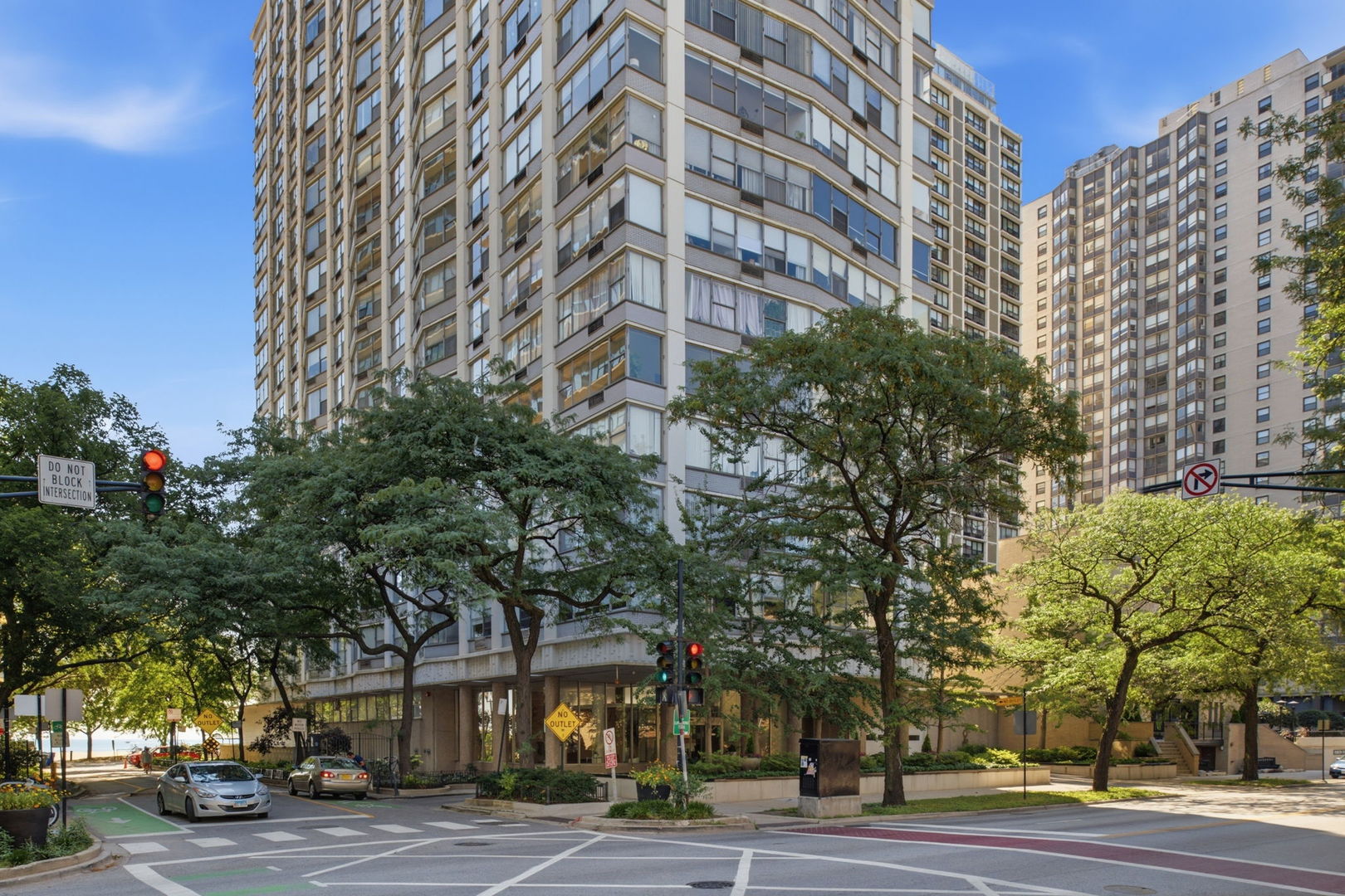 5757 North Sheridan Road, Unit 19D Chicago, IL 60660 - Photo 1 of 29 Gallery Image 1