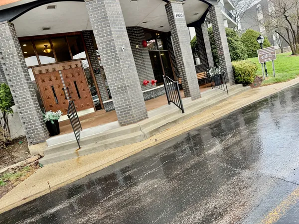 $249,900 | 4900 Foster Street, Unit 407, Skokie, IL 60077