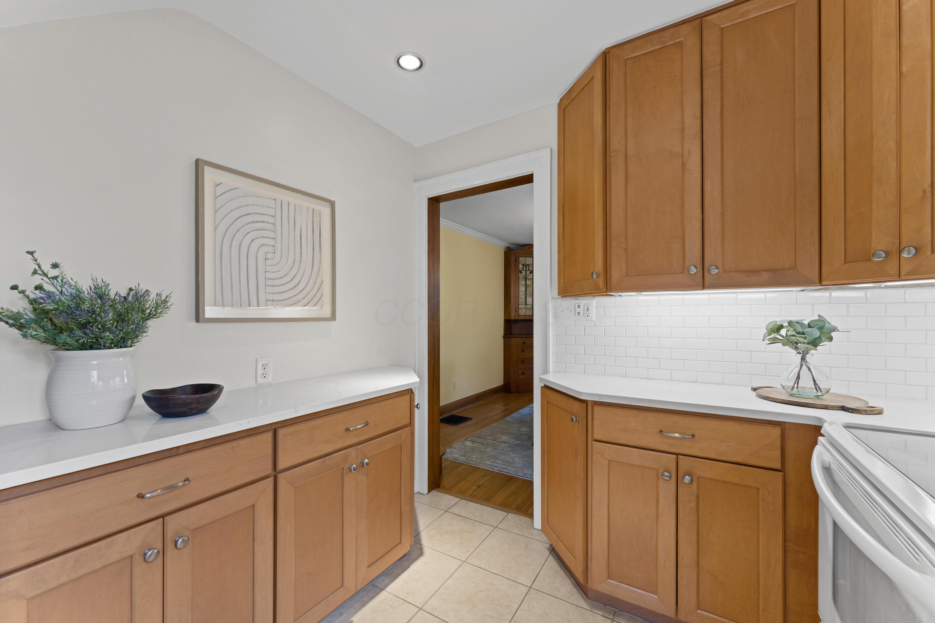 949 South Cassingham Road Columbus, OH 43209 - Photo 18 of 52 Kitchen