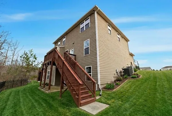 a view of a house with a yard