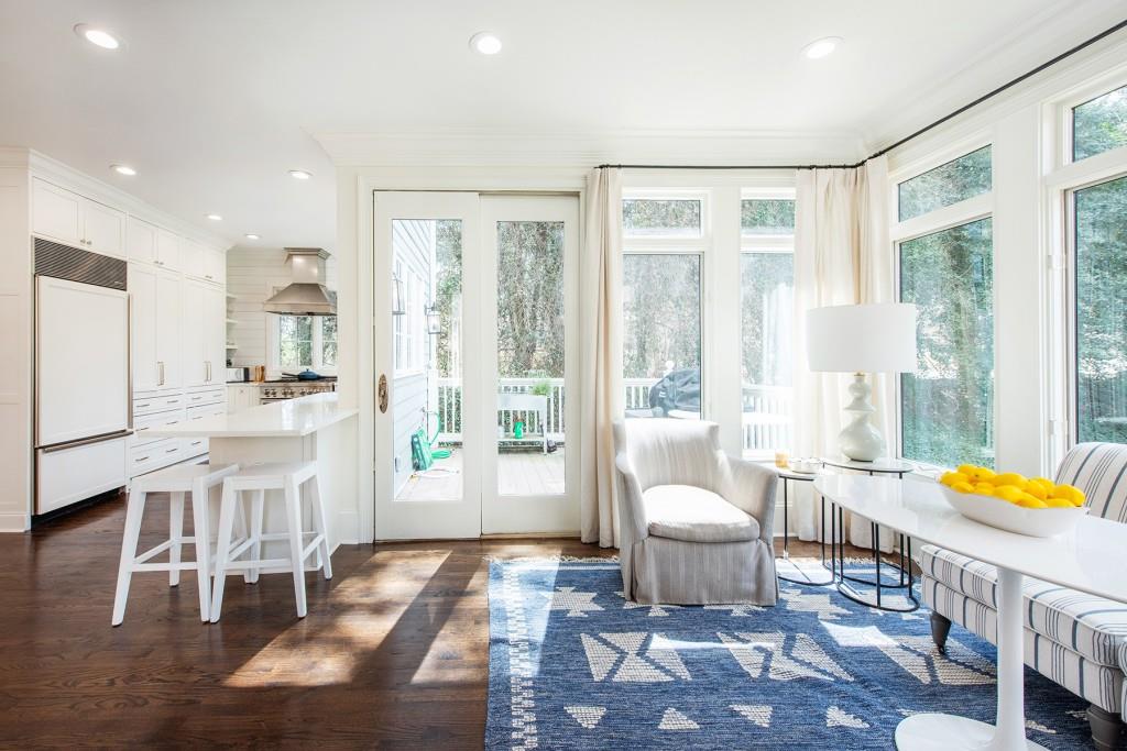 3211 Circle Oaks Drive Southeast Atlanta, GA 30339 - Photo 19 of 50 a living room with furniture and a table