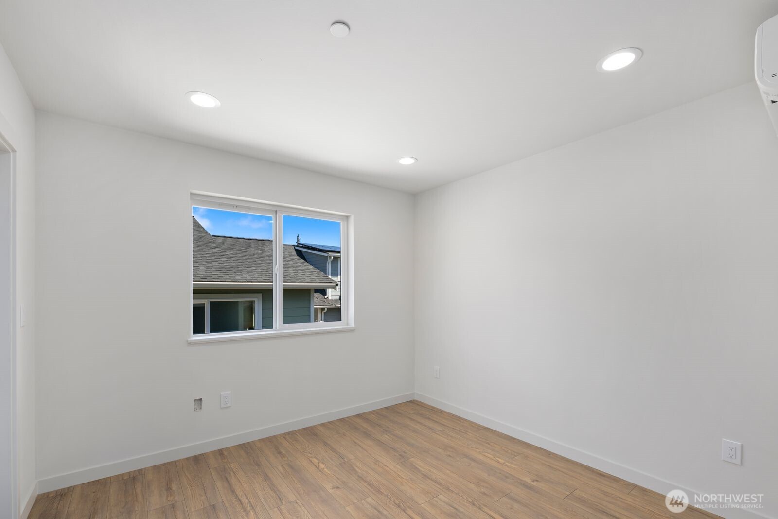 1251 Southwest 151st Street Seattle, WA 98166 - Photo 19 of 27
