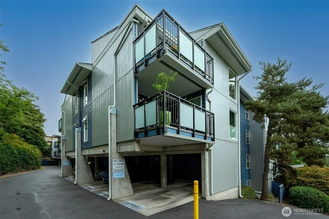 $355,000 | 2510 West Bertona Street, Unit 213, Seattle, WA 98199