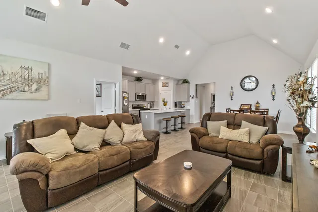 $389,000 | 8735 Laurel Woods Drive, Missouri City, TX 77459