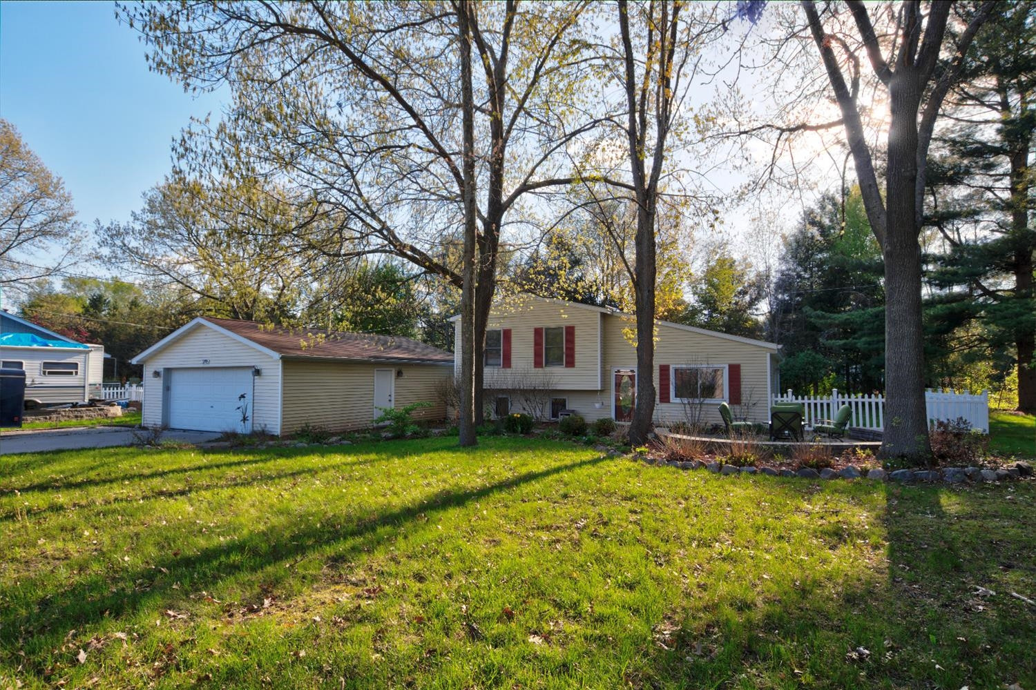 3795 Ponchartrain Pinckney, MI 48169 - Photo 2 of 32 Photo 2